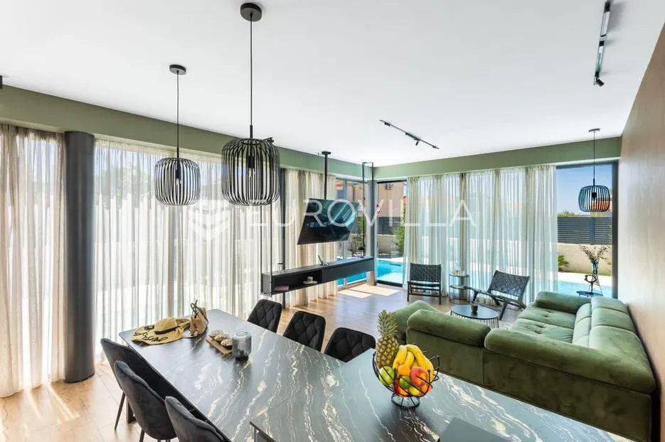 zadar, vrsi, luksuzna vila s bazenom 261 m² - slika 11