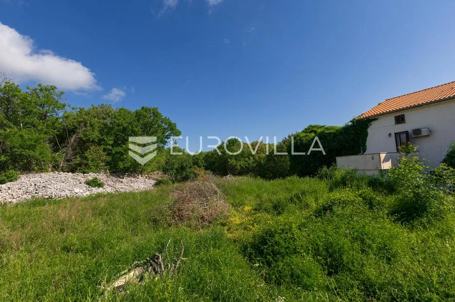otok krk, gostinjac, ucrtana starina i 3 građevinske čestice površine 950 m² - slika 11
