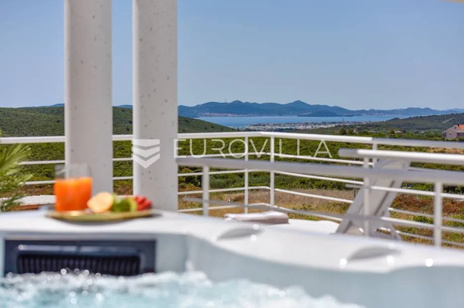 zadar, debeljak, luksuzno opremljena villa s bazenom i pogledom na more - slika 4