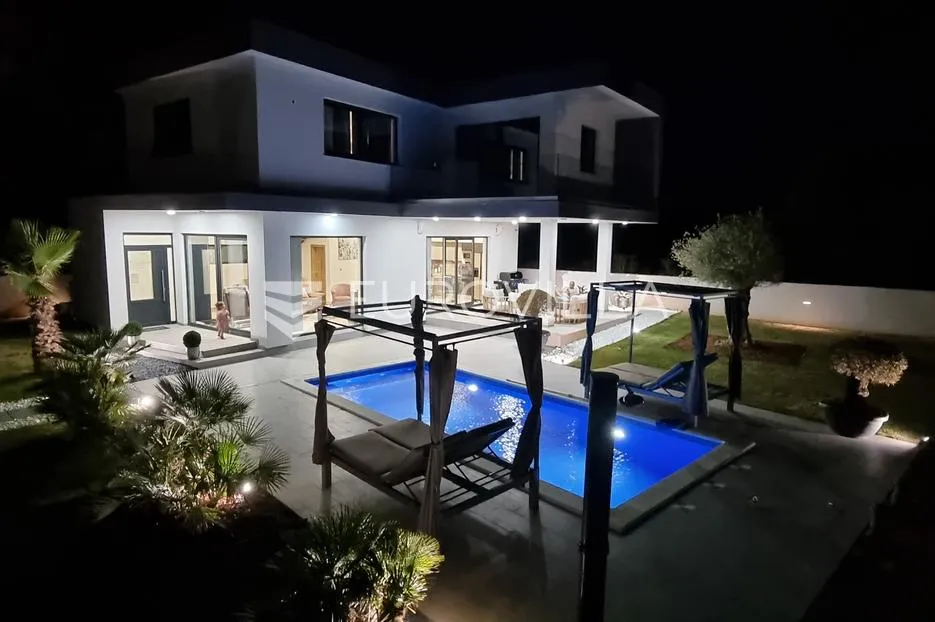 istra, svetvinčenat, moderna vila nkp 160 m2 s bazenom okružena zelenilom u mirnom naselju - slika 20