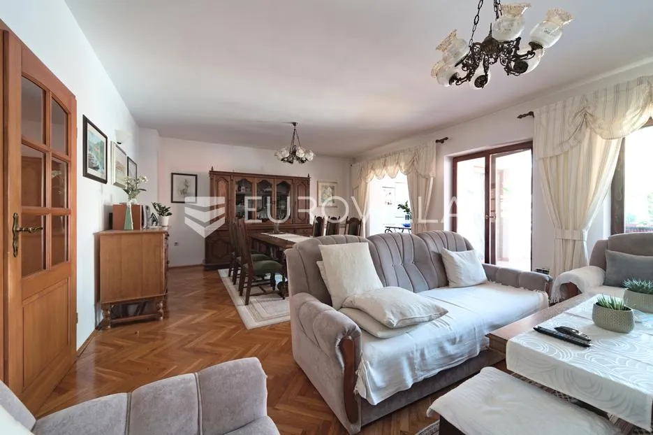 osijek, donji grad, prostrana kuća s dvorištem površine 403 m² - slika 4