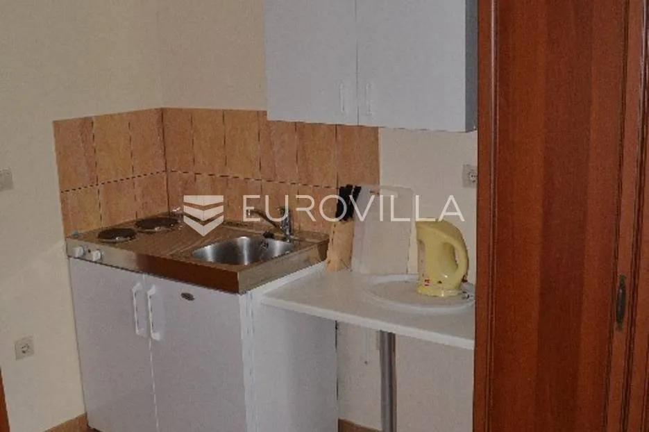 medulin, velika stambena zgrada 300 m od mora - slika 24