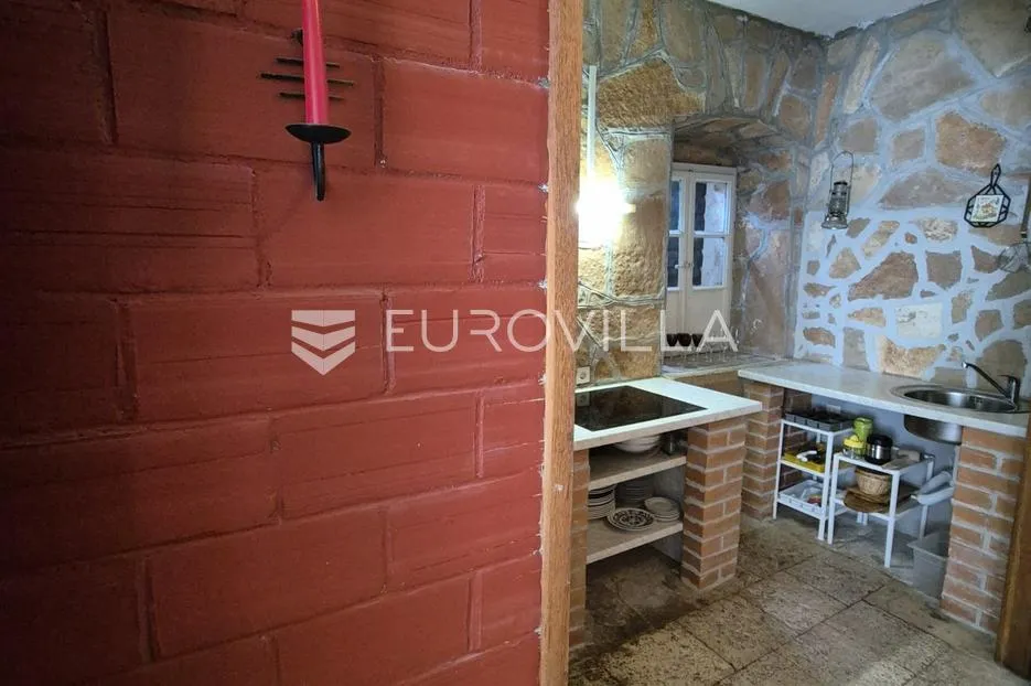 brač, milna, dvojna kamena kuća s uhodanim restoranom, prvi red do mora - slika 8