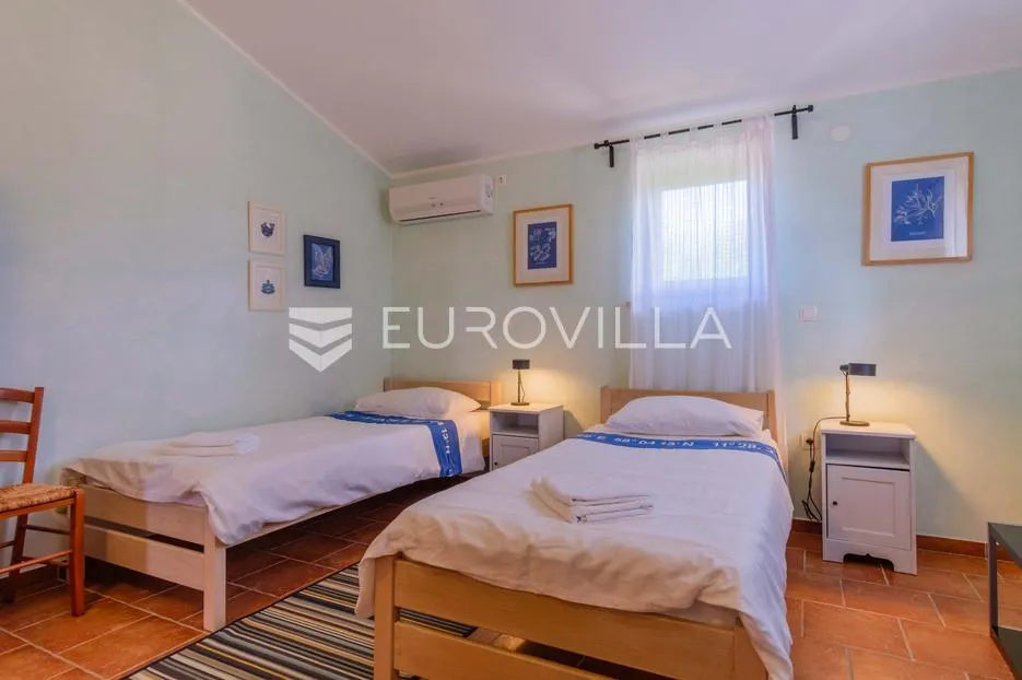 istra, štokovci, jedinstvena vila s bazenom na prostranoj okućnici, okružena zelenilom, pogled more - slika 19
