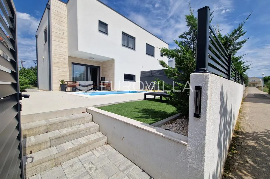 vir, predivna moderna vila s bazenom u centru mjesta, vrhunska lokacija, 450 m od mora - slika 2