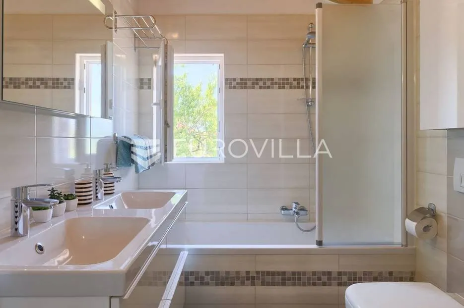 istra, fažana, villa sa bazenom i direktnim pogledom na fažanu i brijune - slika 25