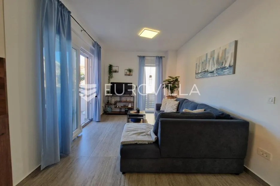 vir, prizemni apartman s 2 spavaće sobe, 40 m od mora, top lokacija - slika 10