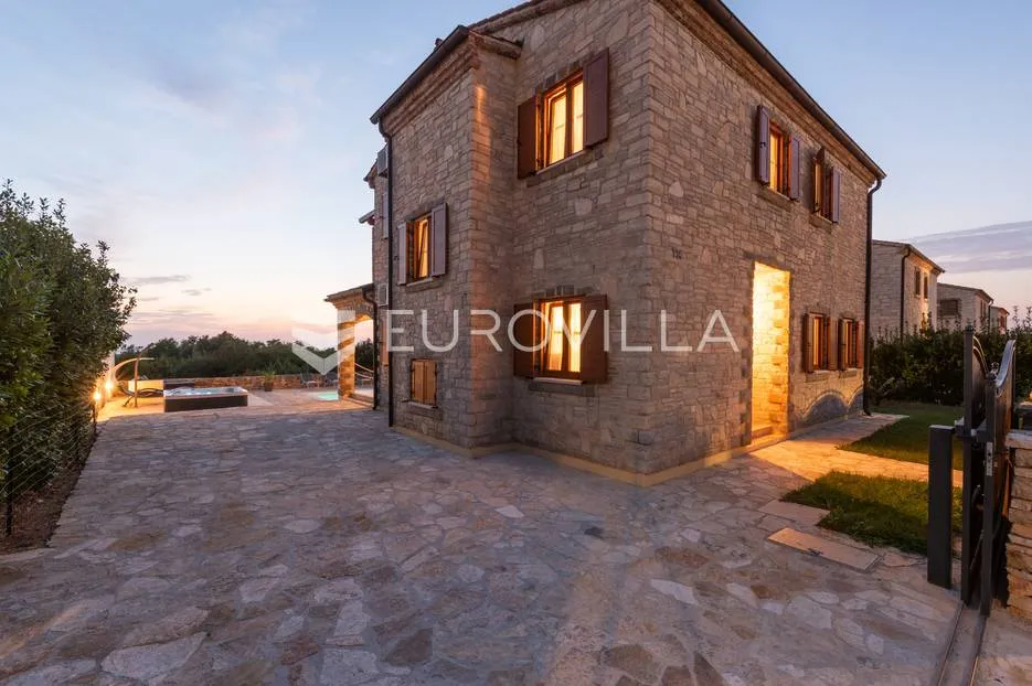 istra, svetvinčenat, prekrasna kamena katnica s bazenom 32 m² i jacuzzijem, 155 m² - slika 9