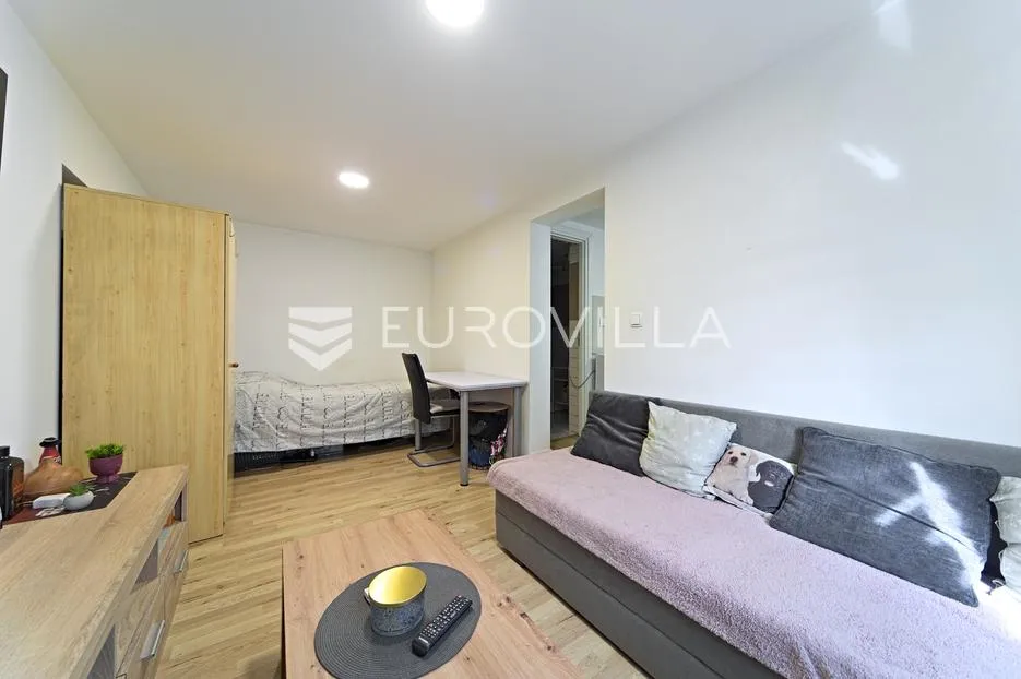 osijek, novi grad, na prodaju dva adaptirana i namještena stana u kući 41 m² - slika 17