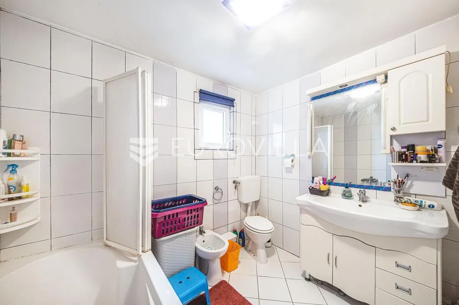 zagreb, maksimir, samostojeća kuća veličine 120 m² na parcili 238 m² - slika 9