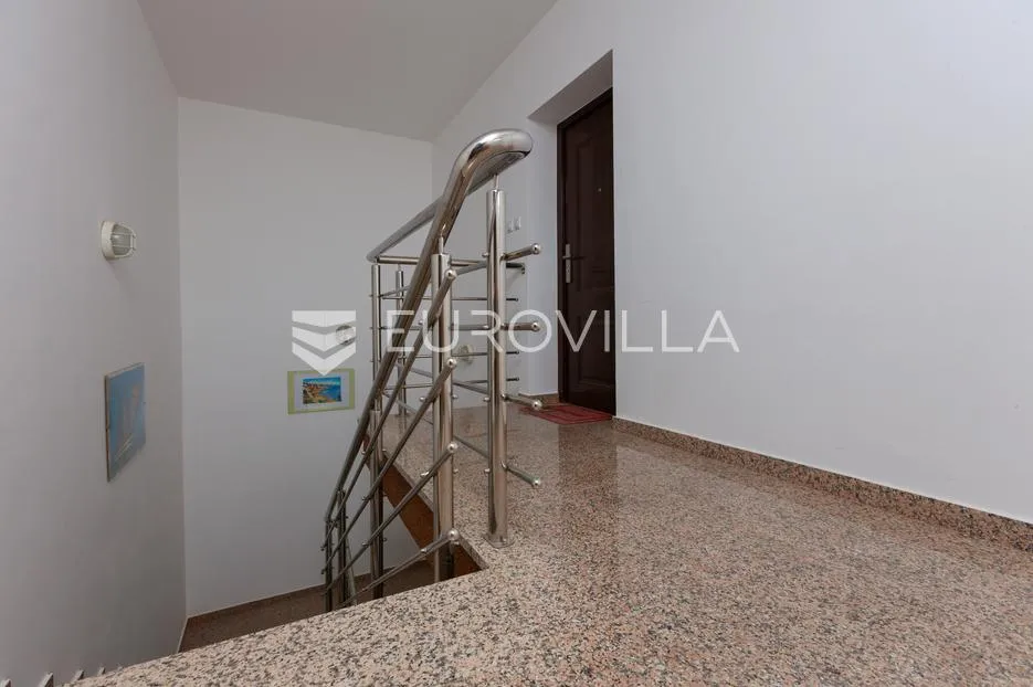 novi vinodolski, dvosobni stan od 54 m² s prekrasnim pogledom i potkrovljem od 30 m² - slika 17