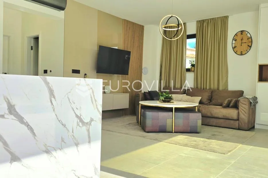 istra, labin, moderna samostojeća villa s dva stana i bazenom, 176.15 m² - slika 6