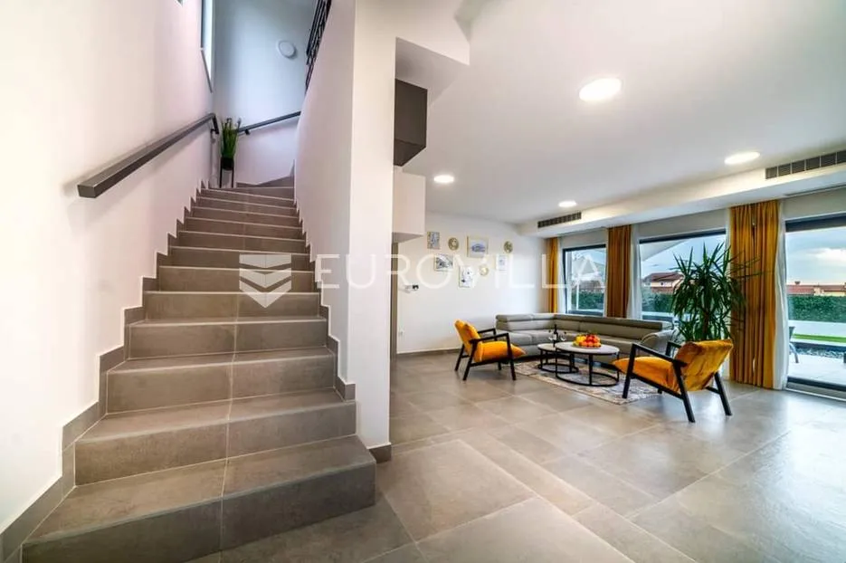 istra, poreč, vila s bazenom i vrtom - slika 31