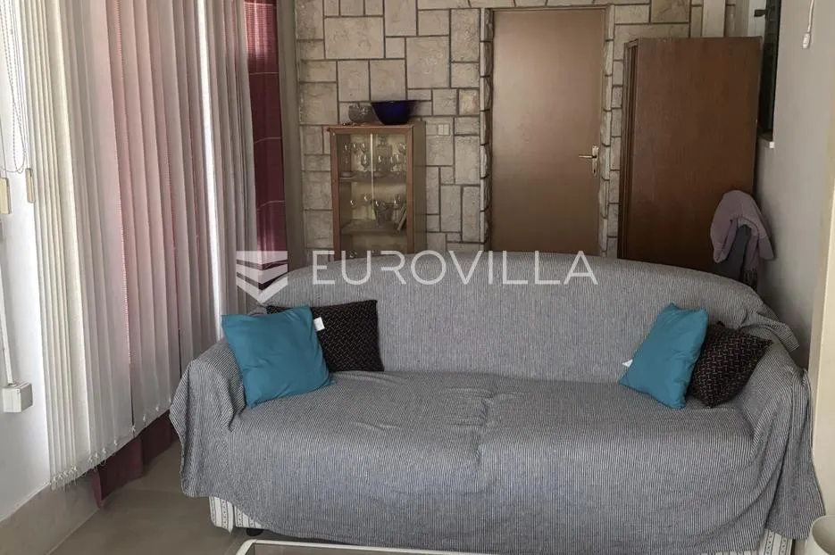 hvar, jelsa, stambeno poslovni kompleks idealan za investiciju - slika 9