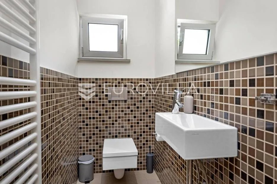 istra, banjole, prekrasna vila 277 m² na velikoj okućnici, 300 m od mora - slika 23