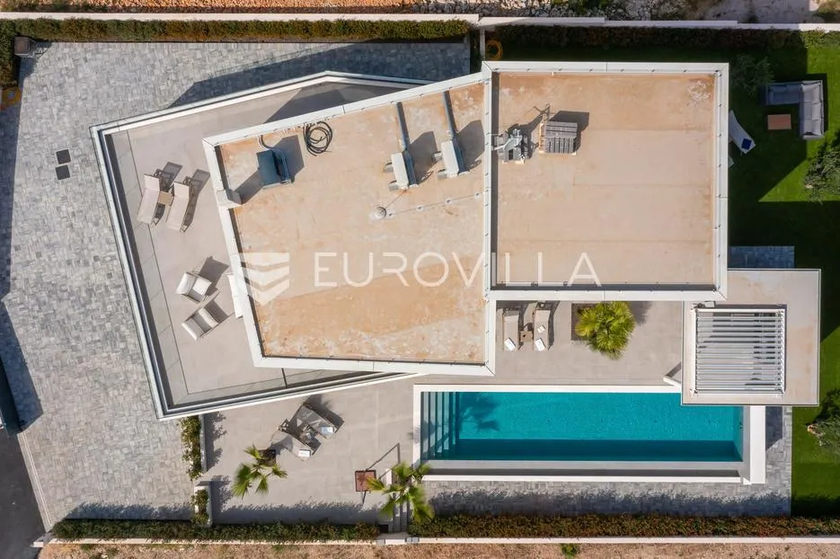 vodice, moderna vila s bazenom i pogledom na more, 332,92 m² - slika 35