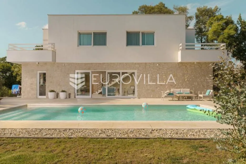istra, žminj, prekrasna vila od 160 m2, na velikoj okućnici od 1100 m2 - slika 28