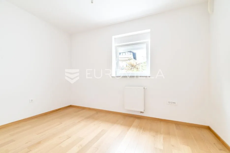 zagreb, maksimir, novouređena trosobna kuća 120 m² s garažom i vrtom - slika 5