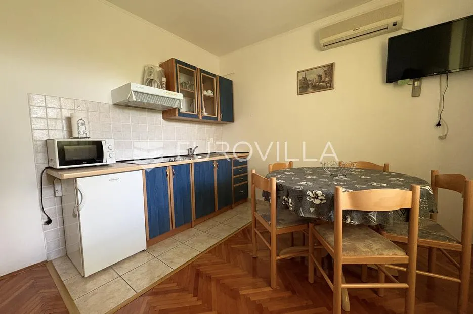 vodice, kuća s 5 apartmana, 278 m² - slika 25