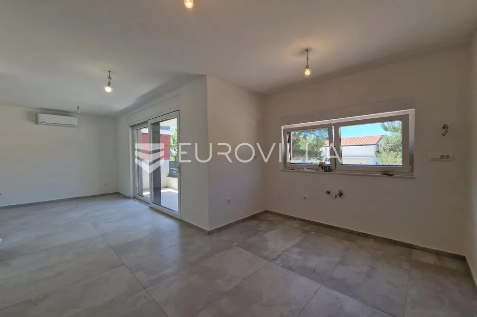 vir, moderan jednosoban apartman u novogradnji, južna strana otoka - slika 15