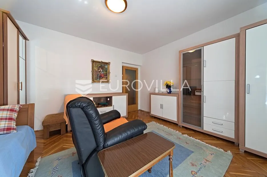 osijek, retfala, prodaja prostrane obiteljske kuće s garažom i uređenim dvorištem, površine 382 m² - slika 16