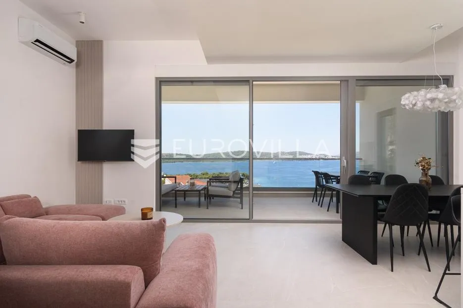trogir, čiovo, luksuzan penthouse sa krovnom terasom i bazenom - slika 2