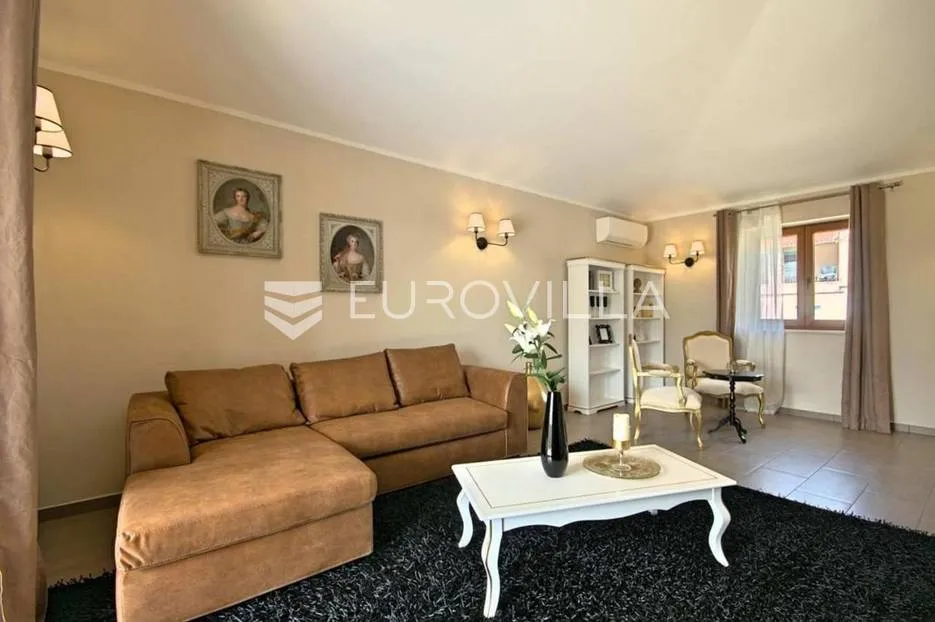 poreč, fuškulin, prekrasna vila okružena zelenilom - slika 32