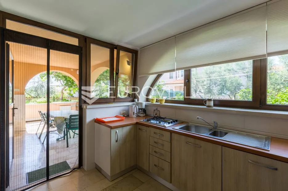 štinjan, prekrasna kuća u nizu s vrtom i pogledom more 300 m² - slika 65