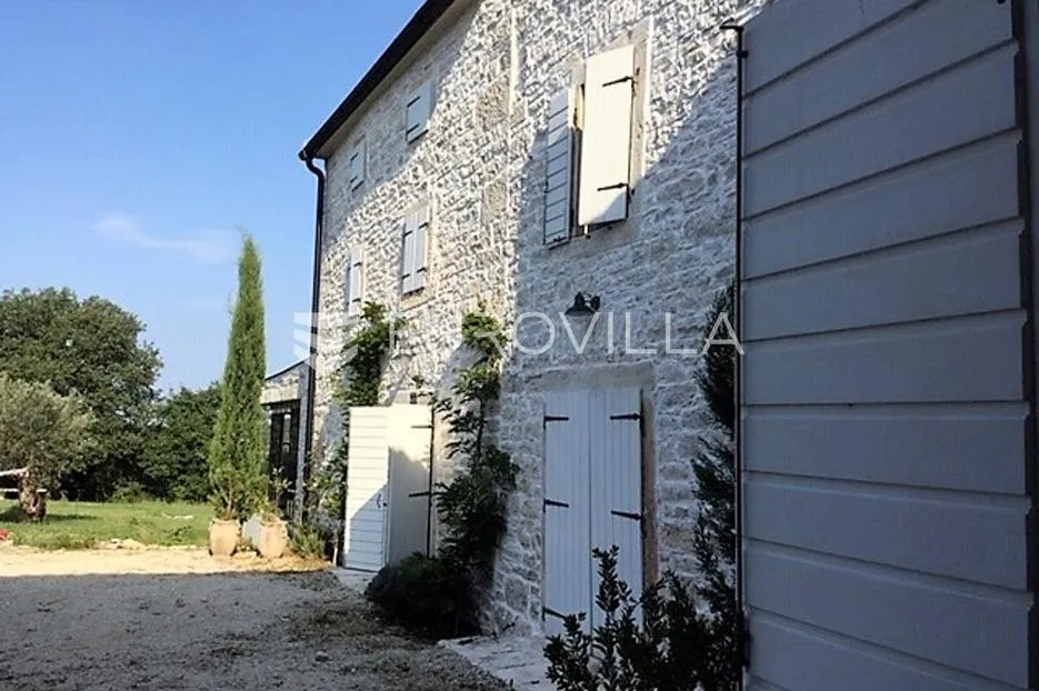 istra, okolica grožnjana, autentična kamena stancija s bazenom i potpunom privatnošću - slika 3