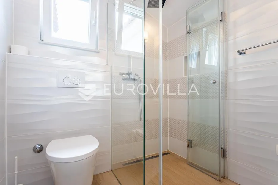 seget donji, iznimna nekretnina s dva objekta, bazenom, jucuzzi, em i vrtom - slika 9