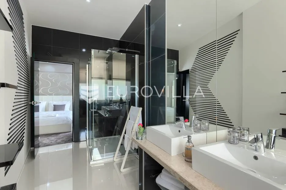 rovinj, rovinjsko selo, prekrasna villa s wellnessom i bazenom, 224 m² - slika 65