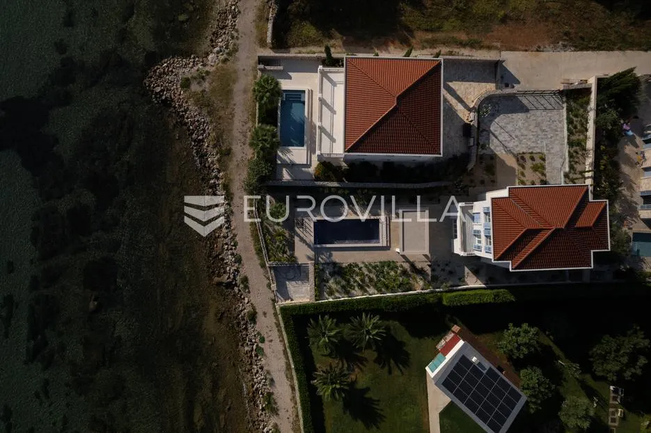 otok pašman, dobropoljana, klasična kamena vila u prvom redu do mora - slika 39