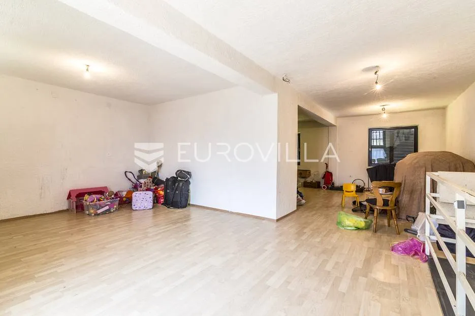 Zagreb, Gračani, odlična kuća na mirnoj lokaciji NKP 504,32 m2