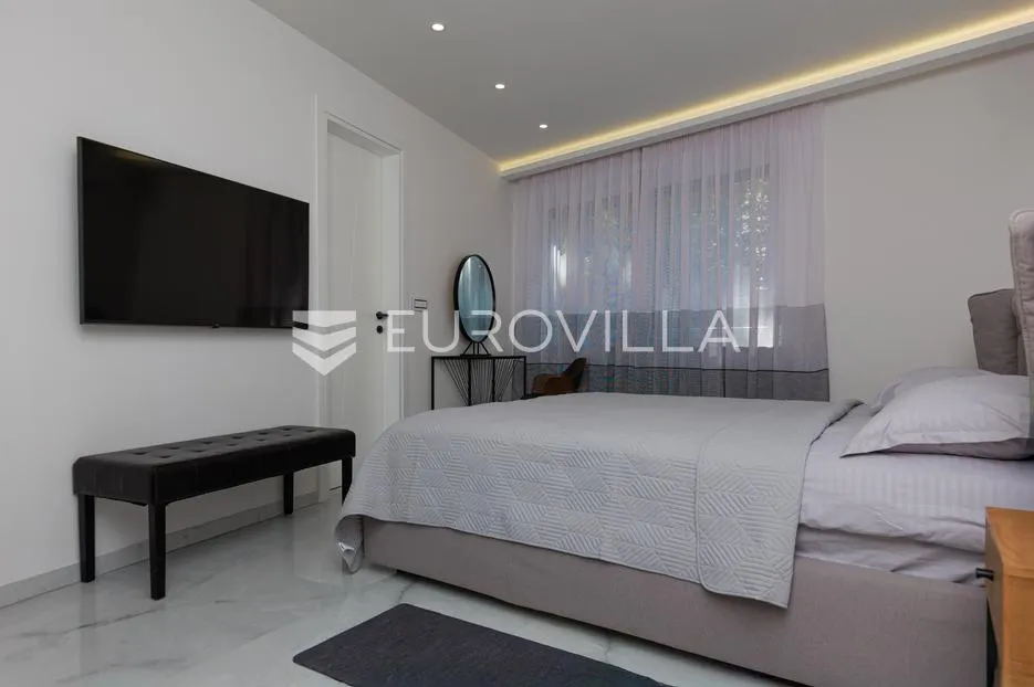 rijeka, kostrena, paveki villa s 2 stana, pomoćnim objektom i bazenom, 279 m² - slika 34