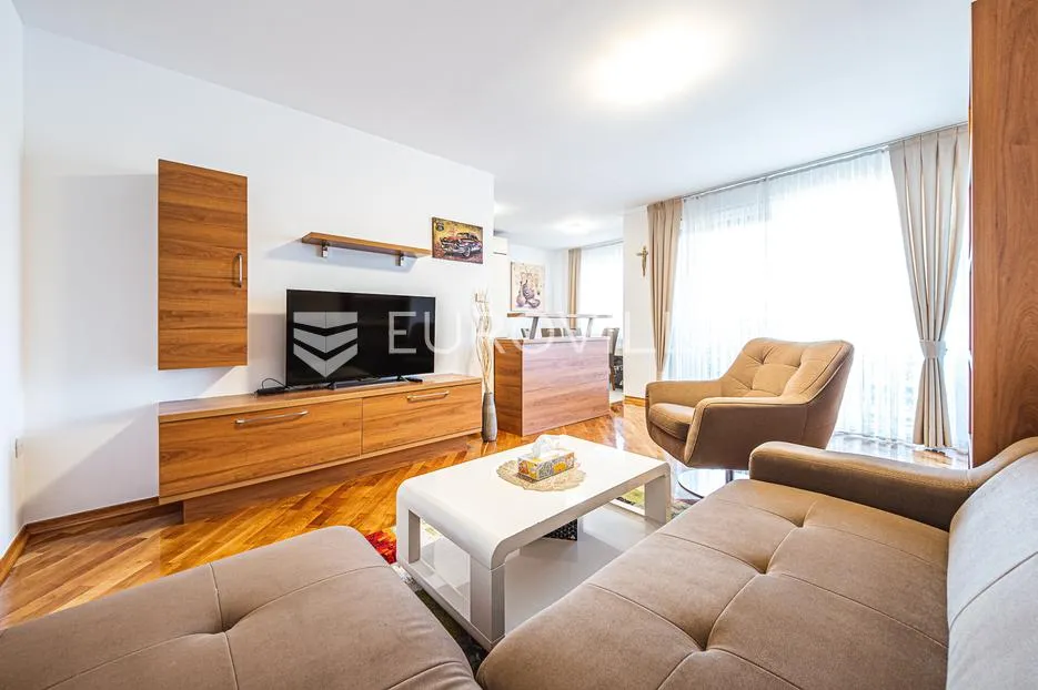 zagreb, črnomerec, prekrasan trosoban stan 64 m² - slika 3