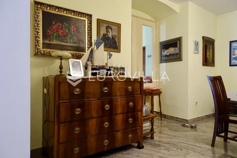 lovran, ekskluzivan stan u povijesnoj vili, 120,26 m², prvi red do mora - slika 3