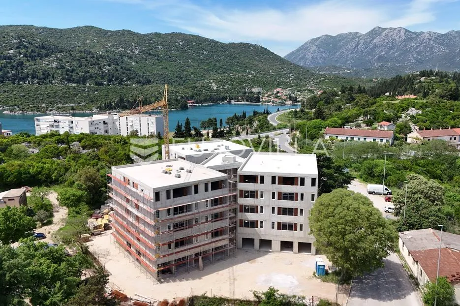 ploče, novogradnja, trosobni stan na drugom katu - slika 2