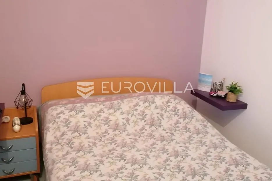 ugljan, muline, dvojna kuća s dva odvojena stana - slika 9