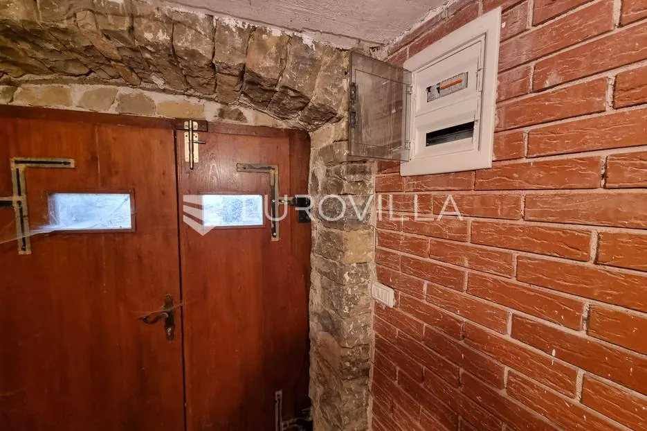 istra, grimalda, kamena kuća u nizu 90m2 s panoramskim pogledom na jezero i okolicu - slika 7
