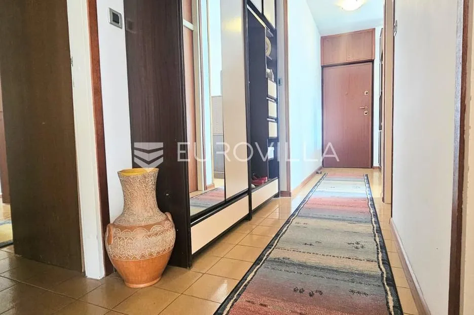 split, žnjan komforan trosoban stan od 99,8 m² južne orijentacije s pogledom na more - slika 12