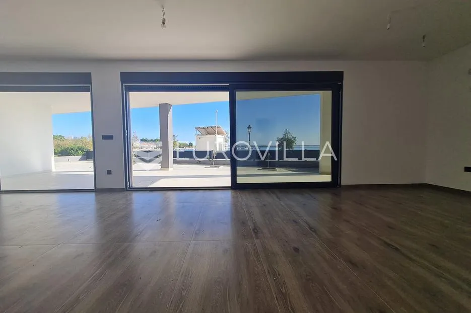 vir, luksuzan apartman s 3 spavaće sobe, prvi red do mora, centar otoka - slika 6