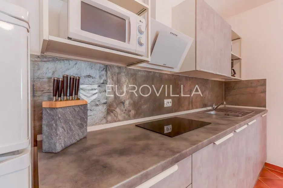 vir, atraktivna apartmanska kuća s 4 stambene jedinice udaljene 150 m od plaže - slika 38