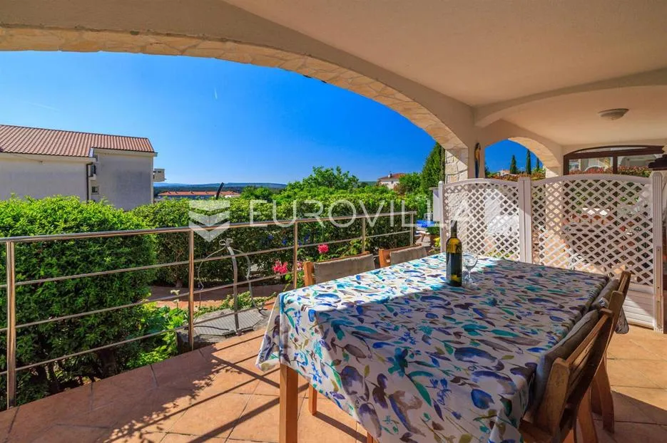 krk, punat, samostojeća kuća s dva apartmana po 100 m², studio apartman, bazen, garaža, sauna - slika 10