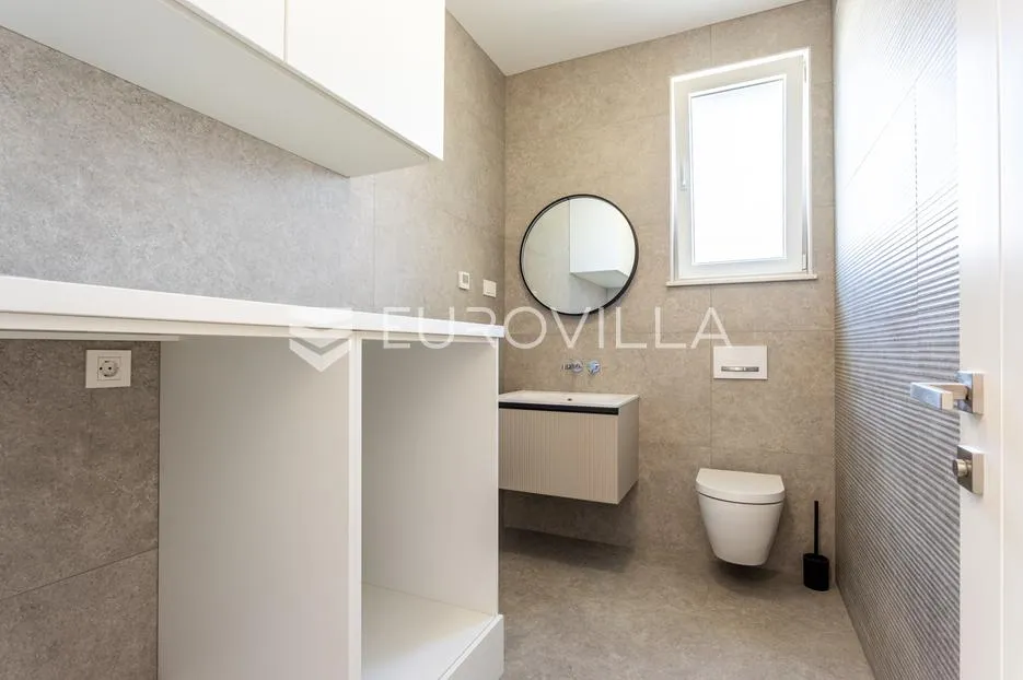 vodice, luksuzna vila s bazenom, novogradnja, parcela 480 m² - slika 31