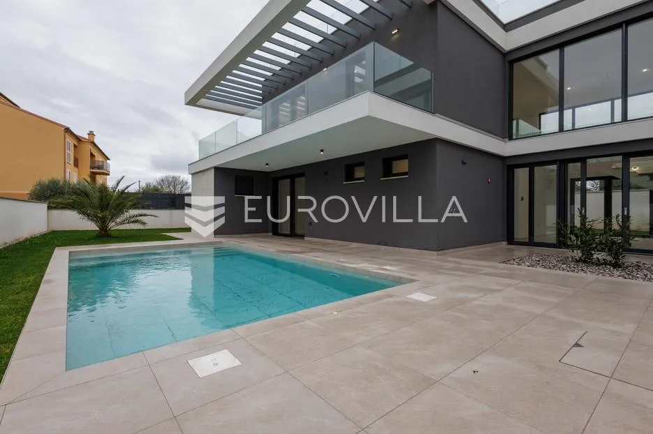 istra, pomer, unikatna, moderna villa 20 m od mora 417 m² - slika 32
