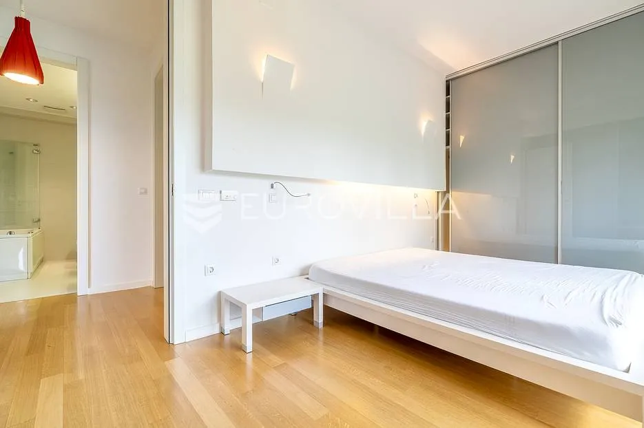 cmrok, prekrasan trosoban stan 110 m² - slika 3