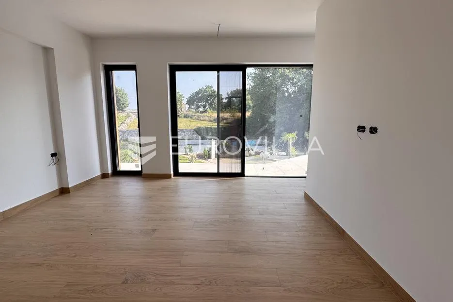 istra, tinjan - ekskluzivna vila s bazenom i sportskim terenom na 2935 m2 - slika 31