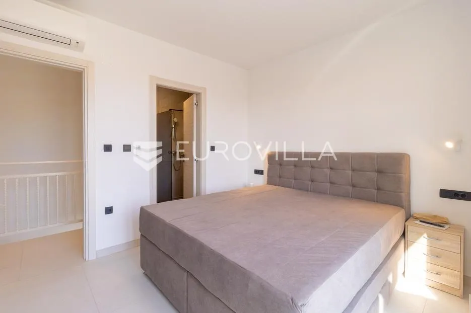 malinska, sveti vid, prekrasna mediteranska vila sa bazenom - slika 18