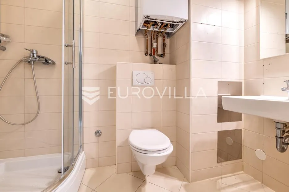 zagreb, gajnice, poslovna zgrada novije gradnje s tri stana, vrtom, ostavom i garažom, 453 m² - slika 4