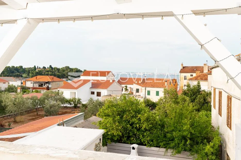 otok ugljan, preko, lijepa kuća s tri stana i pogledom na more - slika 63
